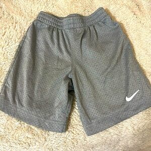 Nike boys size 6 athletic shorts grey